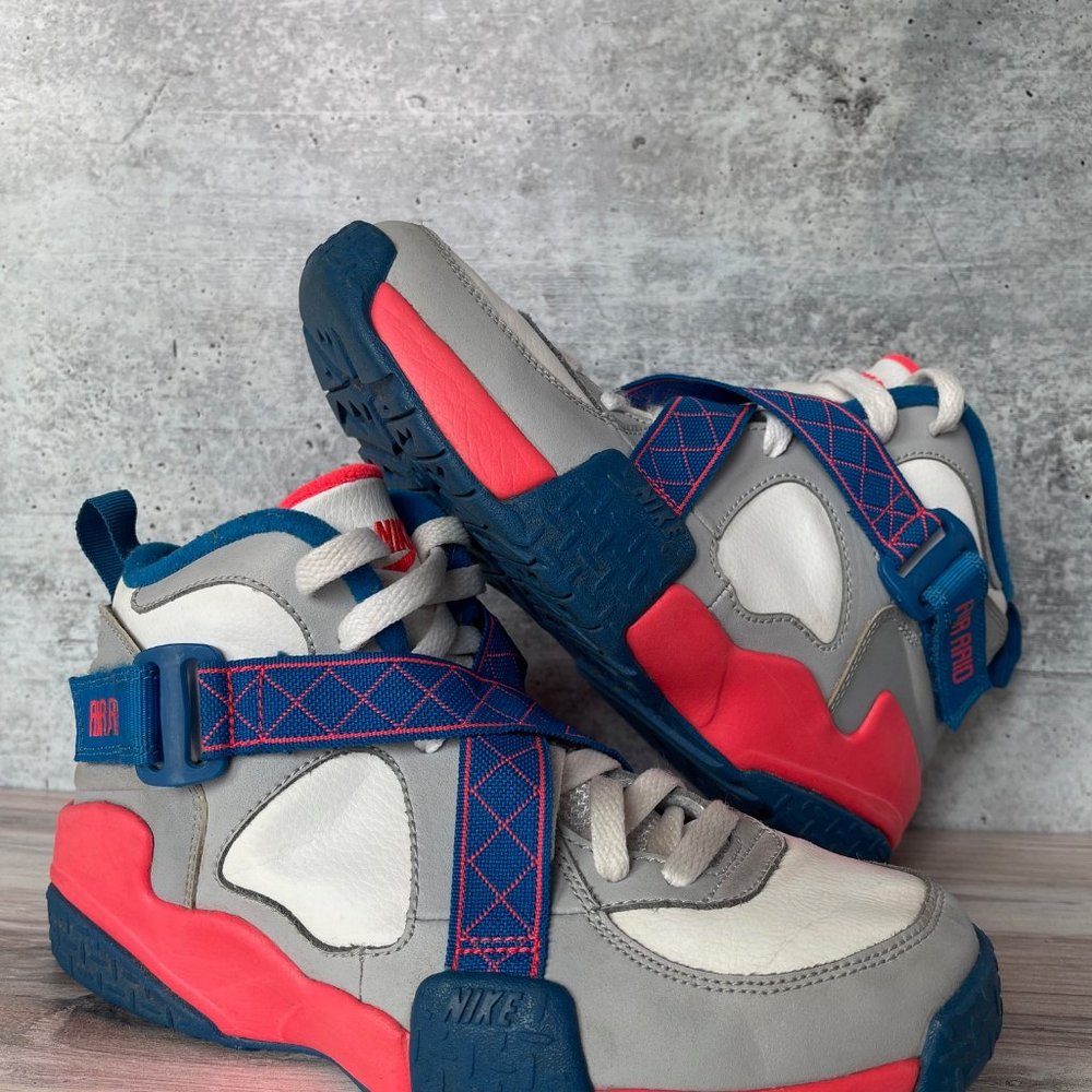 1 of a kind Nike Air Raid Breeze Size 5 (Sample)